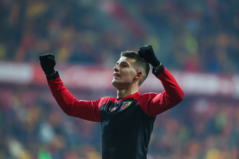 (VIDEO) Nije mu trebalo ni pet minuta: Baždar pogodio čim je kročio na teren!